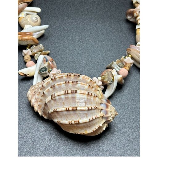 Vintage Oversized Seashell Pendant Necklace Beach Brides Ocean Lovers 18 Inches - Picture 4 of 5